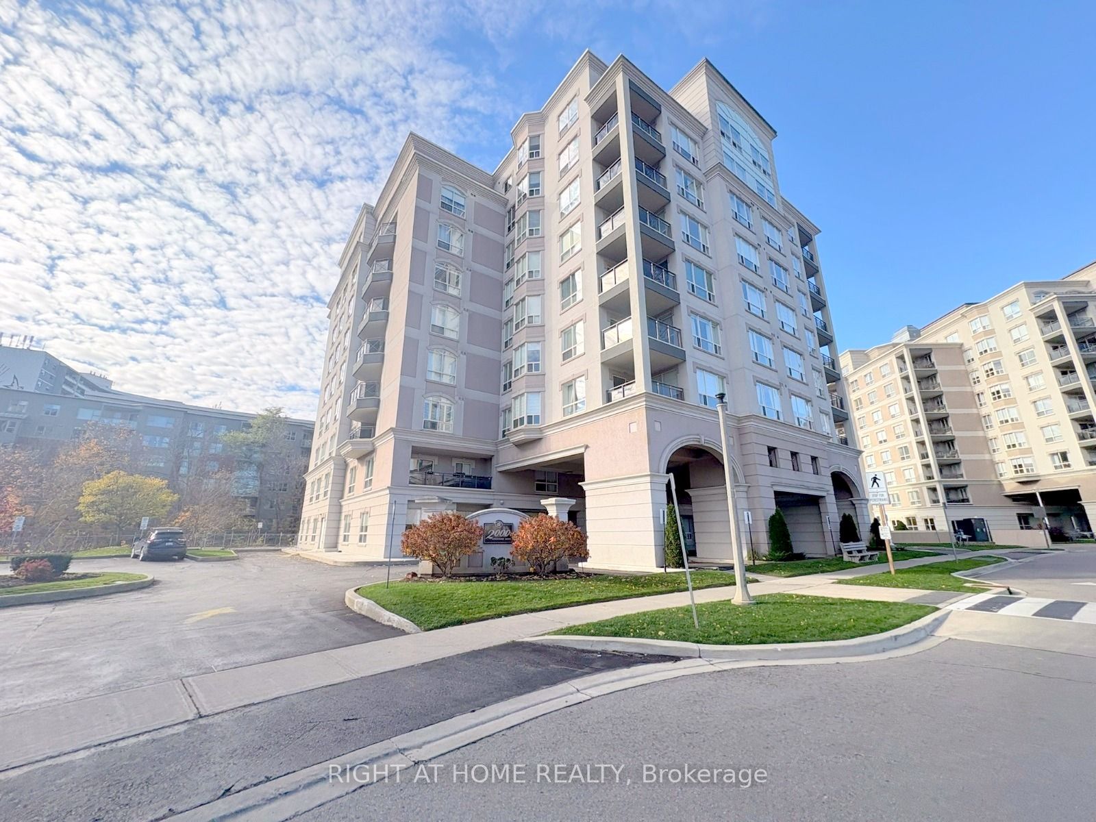 202-2000 Creekside Drive, Hamilton, ON, L9H 7S7