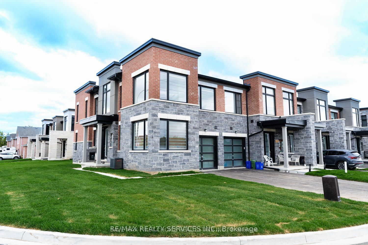 Additional image 2 of 98 Pine Gate Place E, Whitby, ON, L1R 2M5