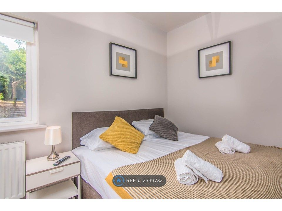 Additional image 4 of 3 bed flat to rentPriory Road, High Wycombe HP13
