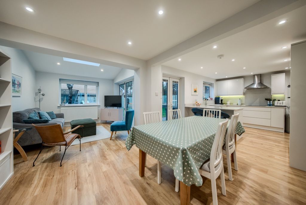 4 bed detached house for saleAintree Road, Stratford-Upon-Avon CV37