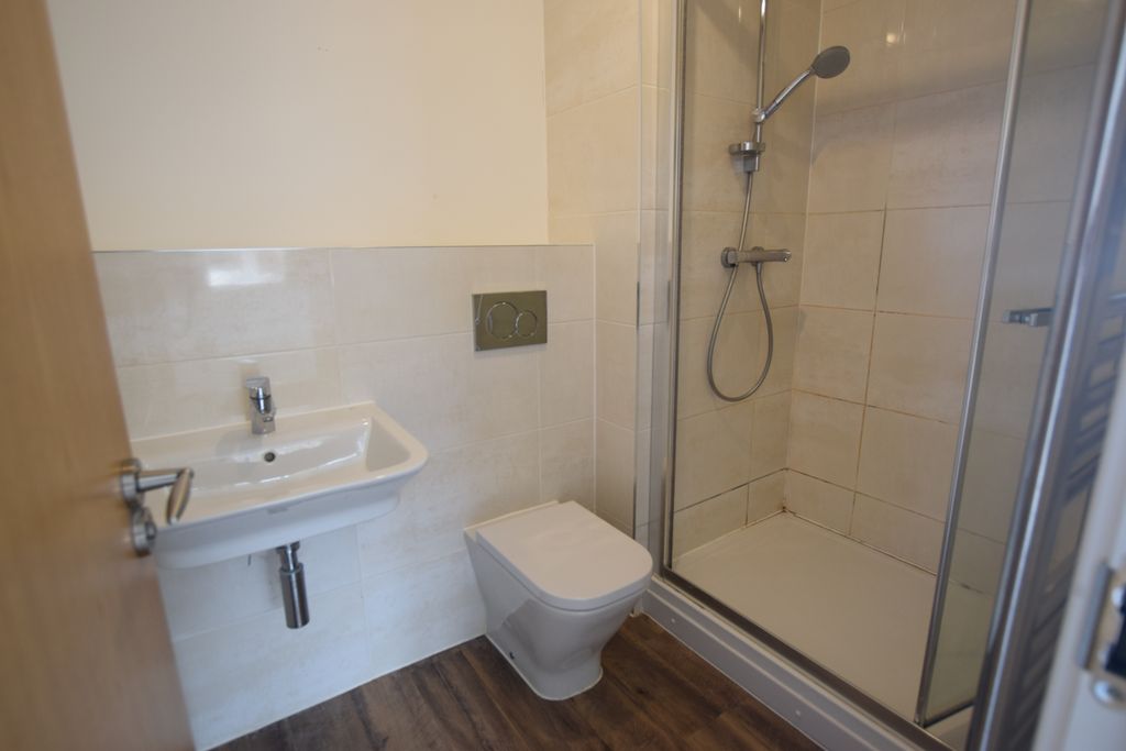 Additional image 8 of 2 bed flat to rentFirepool Crescent, Taunton, Somerset TA1