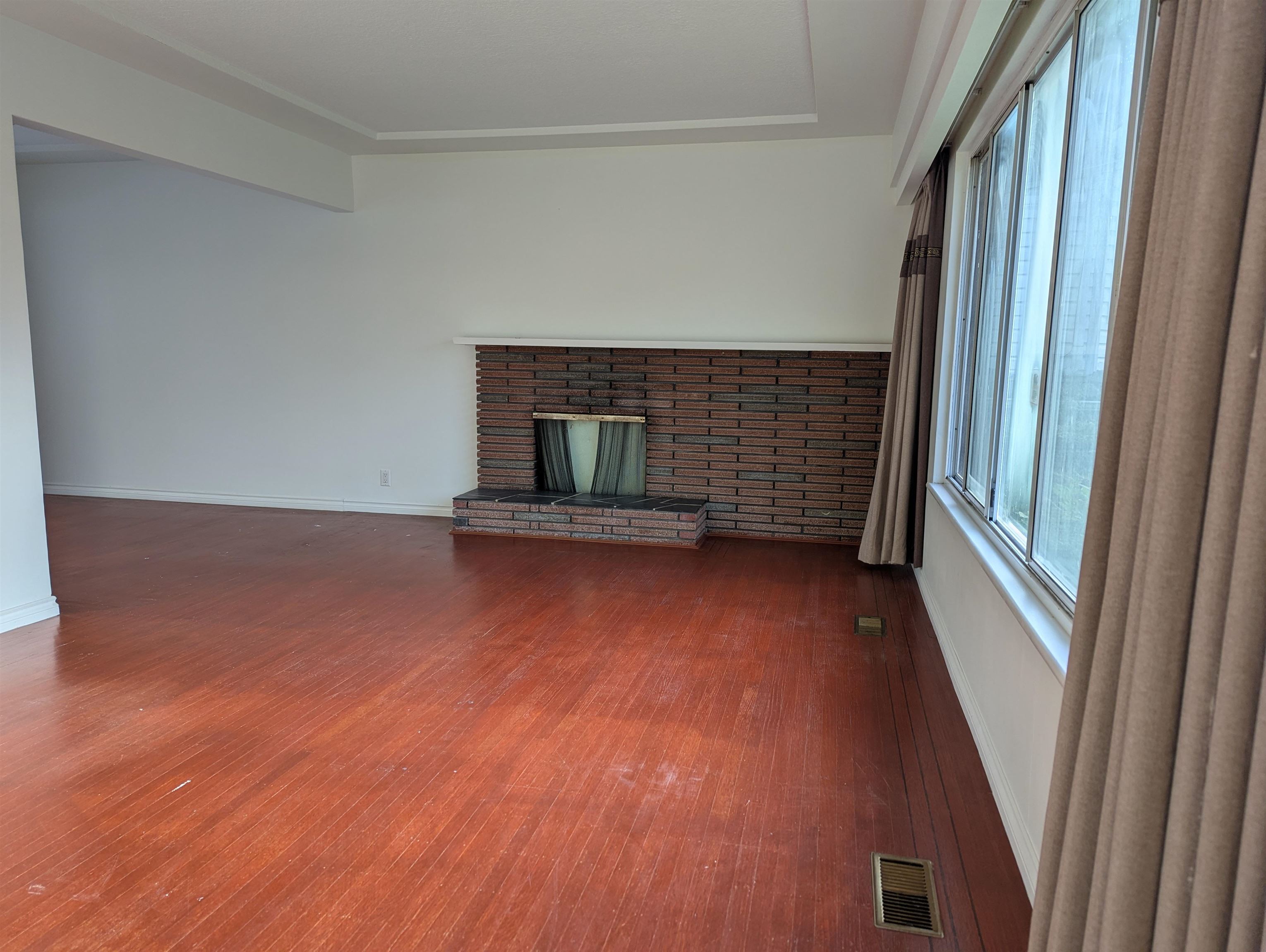 Additional image 2 of 8052 11th Avenue, Burnaby, BC, V3N 2N7