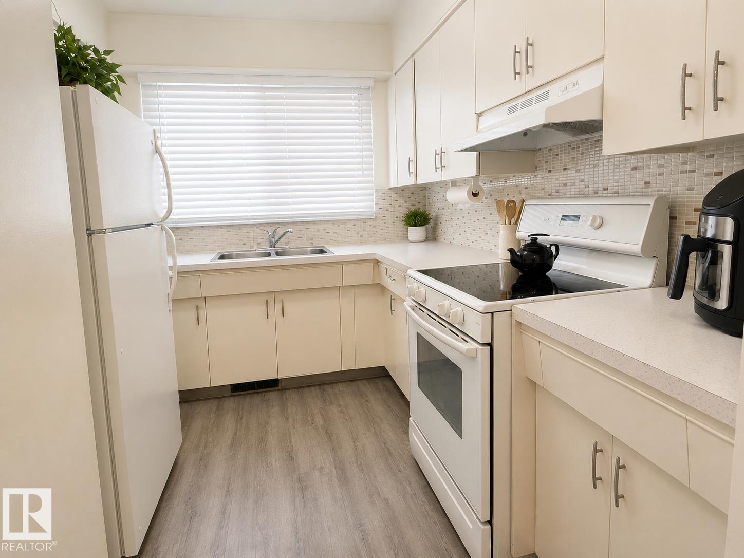 Additional image 5 of 5712 101 Avenue NW, Edmonton, AB, T6A0G8