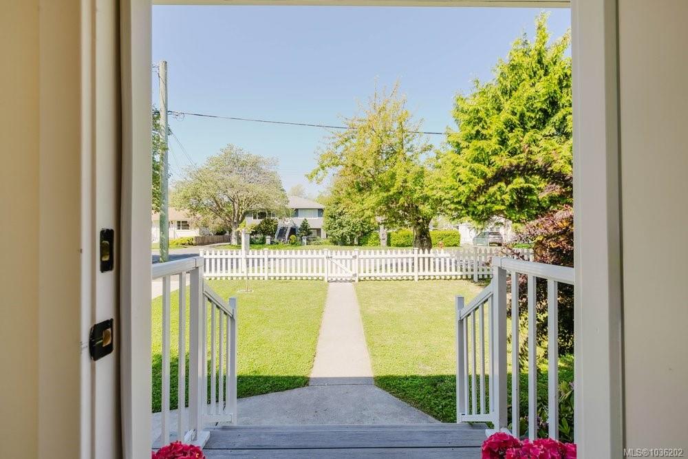Additional image 6 of 1737 Amphion Street, Victoria, BC, V8R 4Z8