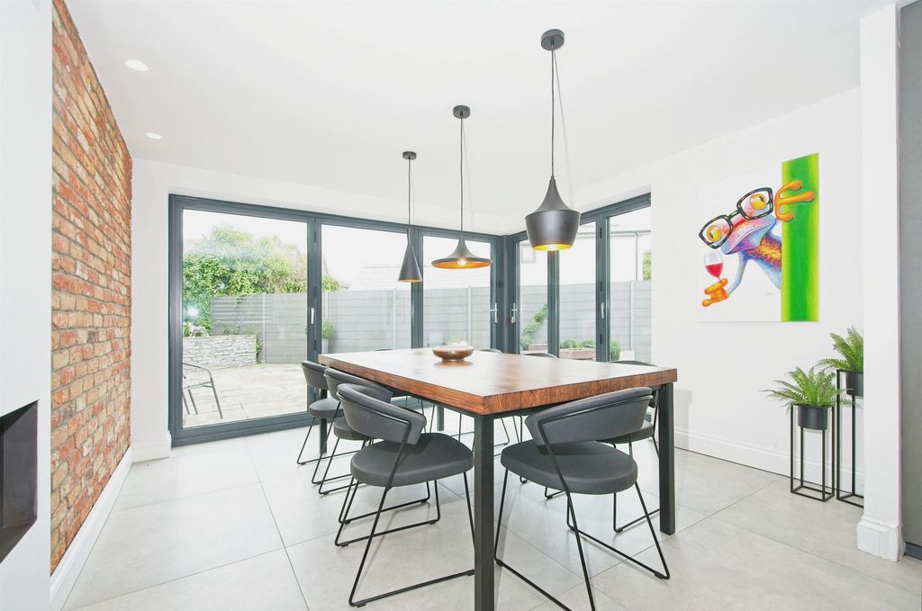 Additional image 16 of 4 bed property to rentBlacksmiths Way, Newport NP10