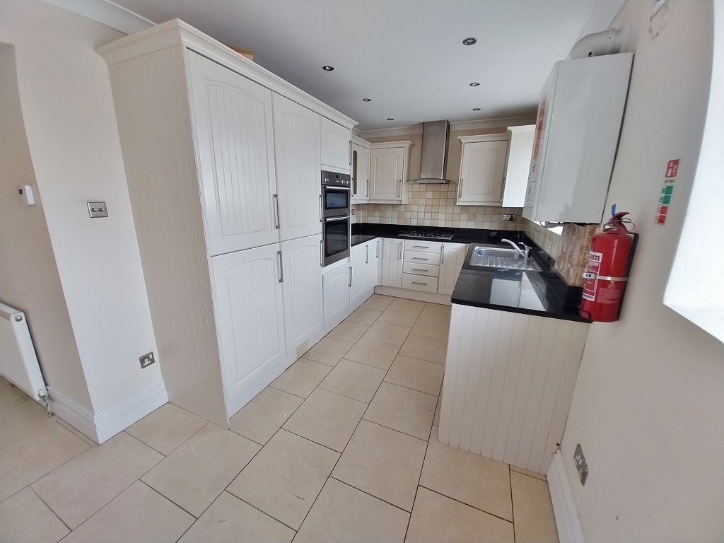 Additional image 2 of 2 bed flat for salePicton Avenue, Porthcawl CF36