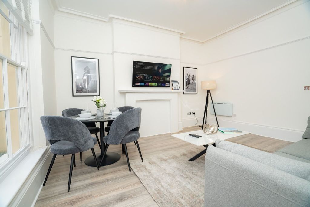Additional image 3 of 5 bed flat for saleGrosvenor Street, Cheltenham, Gloucestershire GL52