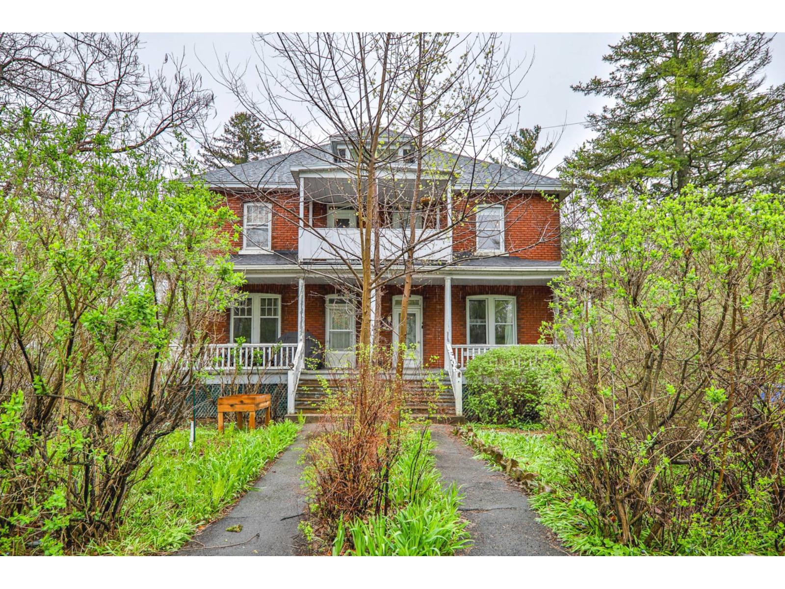 251-253 Rue Ste-Anne