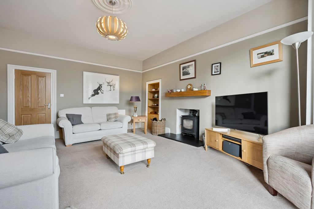 Additional image 6 of 4 bed semi-detached house to rentClarendon Place, Stirling, Stirlingshire FK8