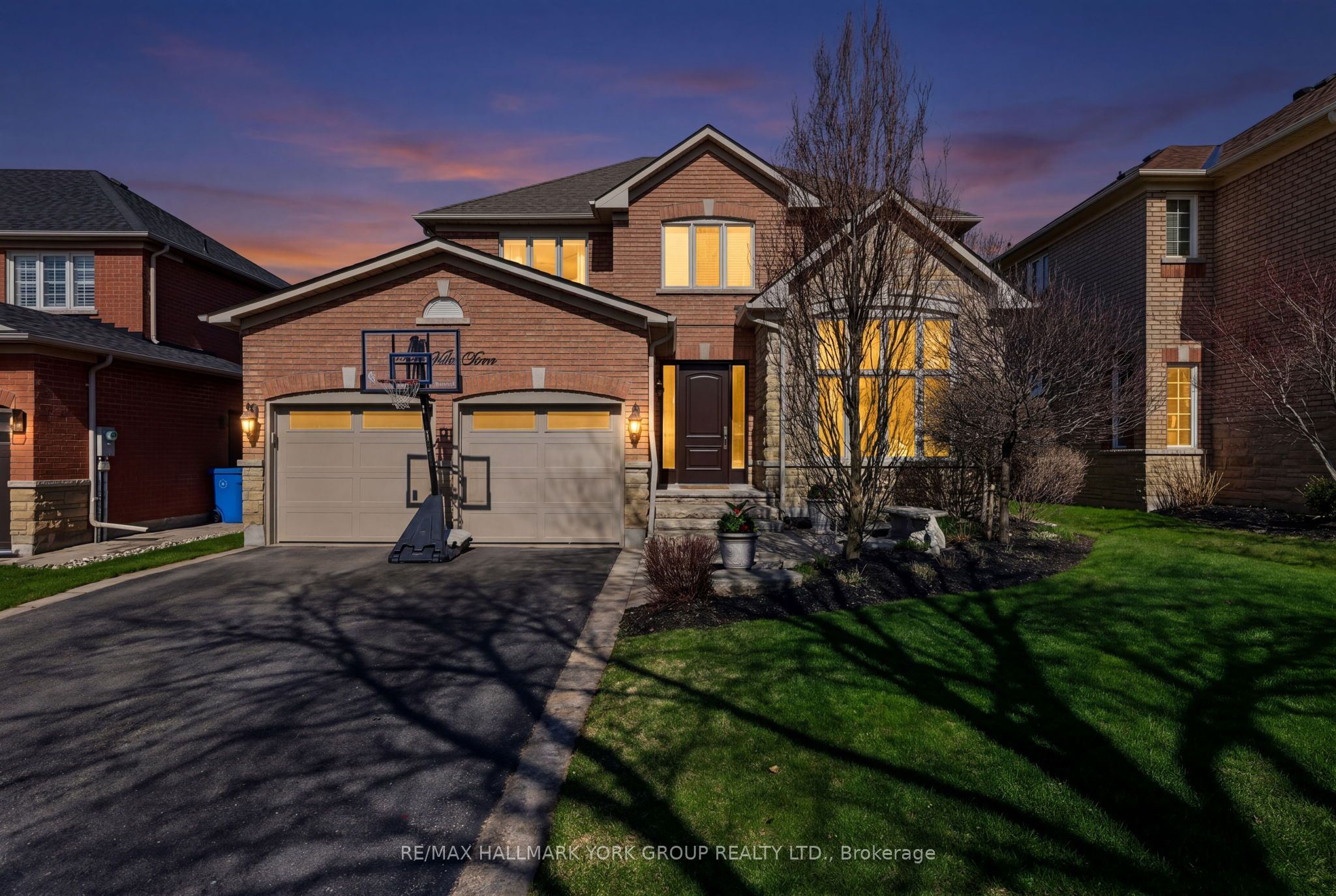 260 Willis Drive, Aurora, ON, L4G 7M2