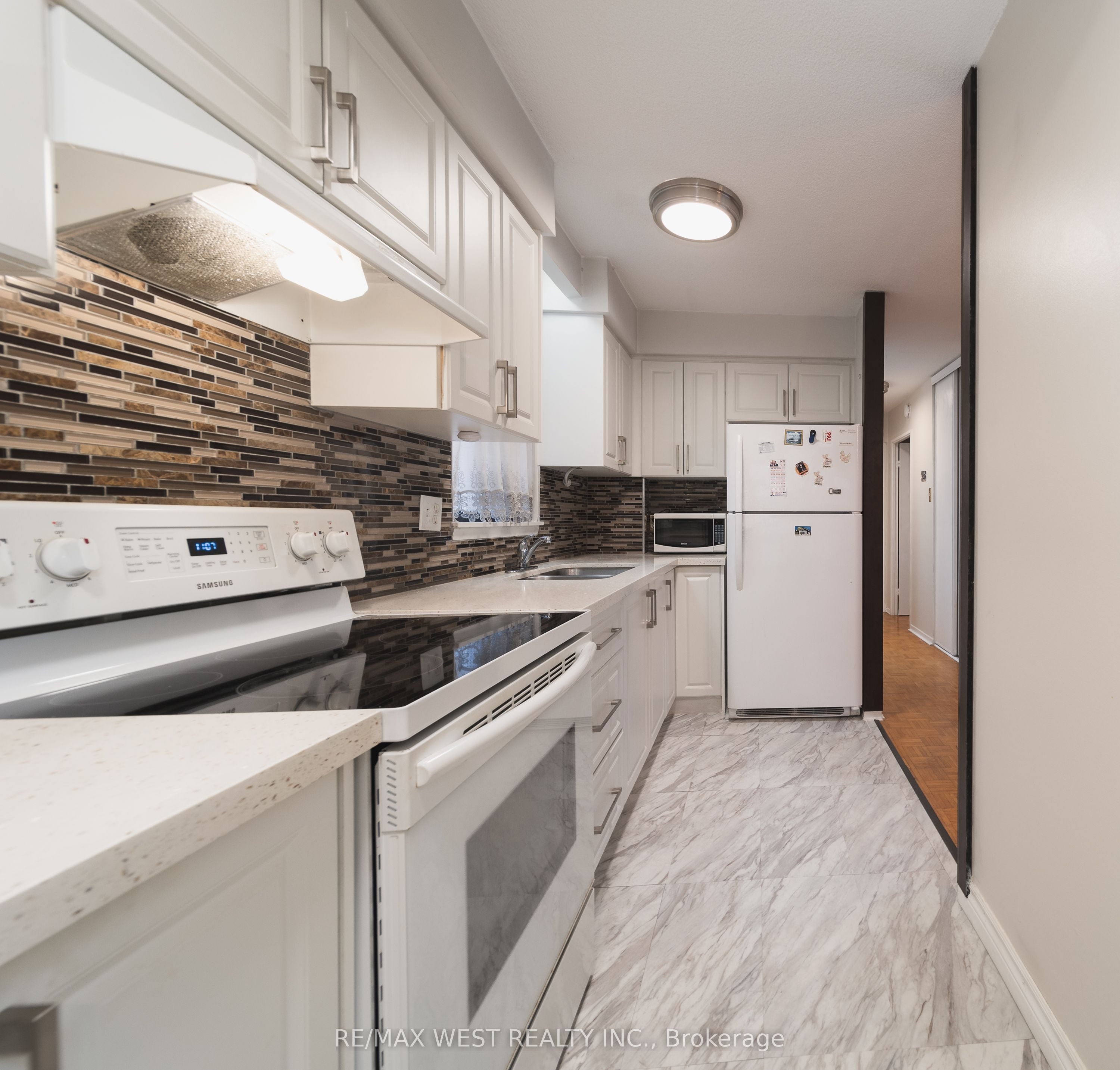 Additional image 3 of 1-202-50 Old Kingston Road, Toronto, ON, M1E 4Y1