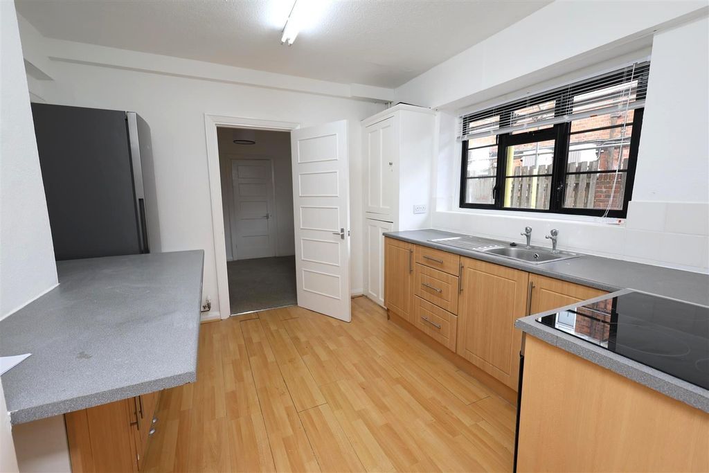Additional image 2 of 1 bed flat to rentPembroke Road, Sevenoaks TN13