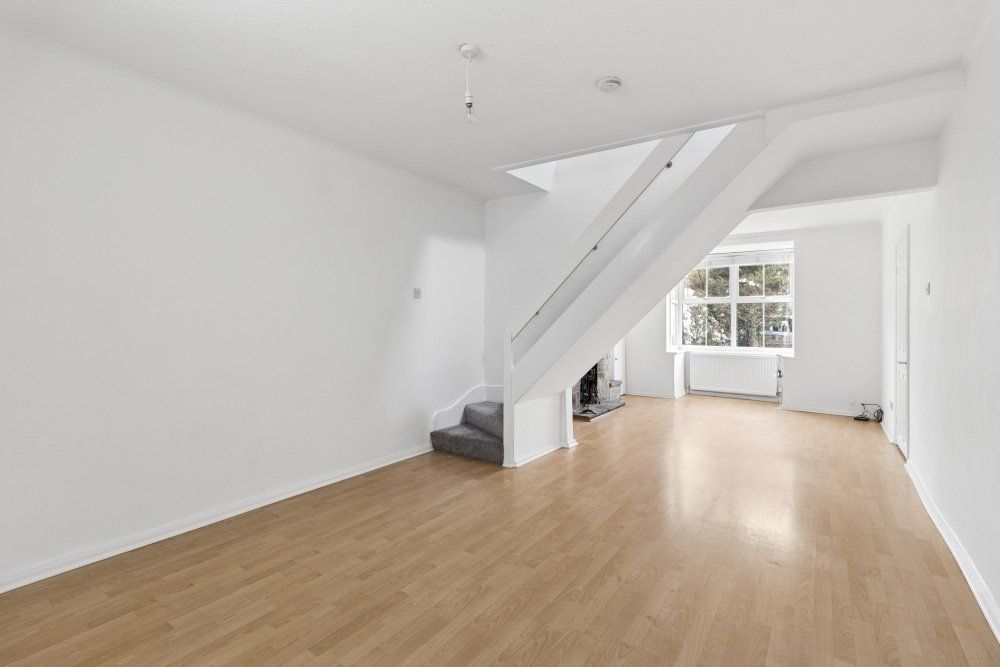 Additional image 4 of 3 bed detached house to rentPinewood Close, Gerrards Cross, Buckinghamshire SL9