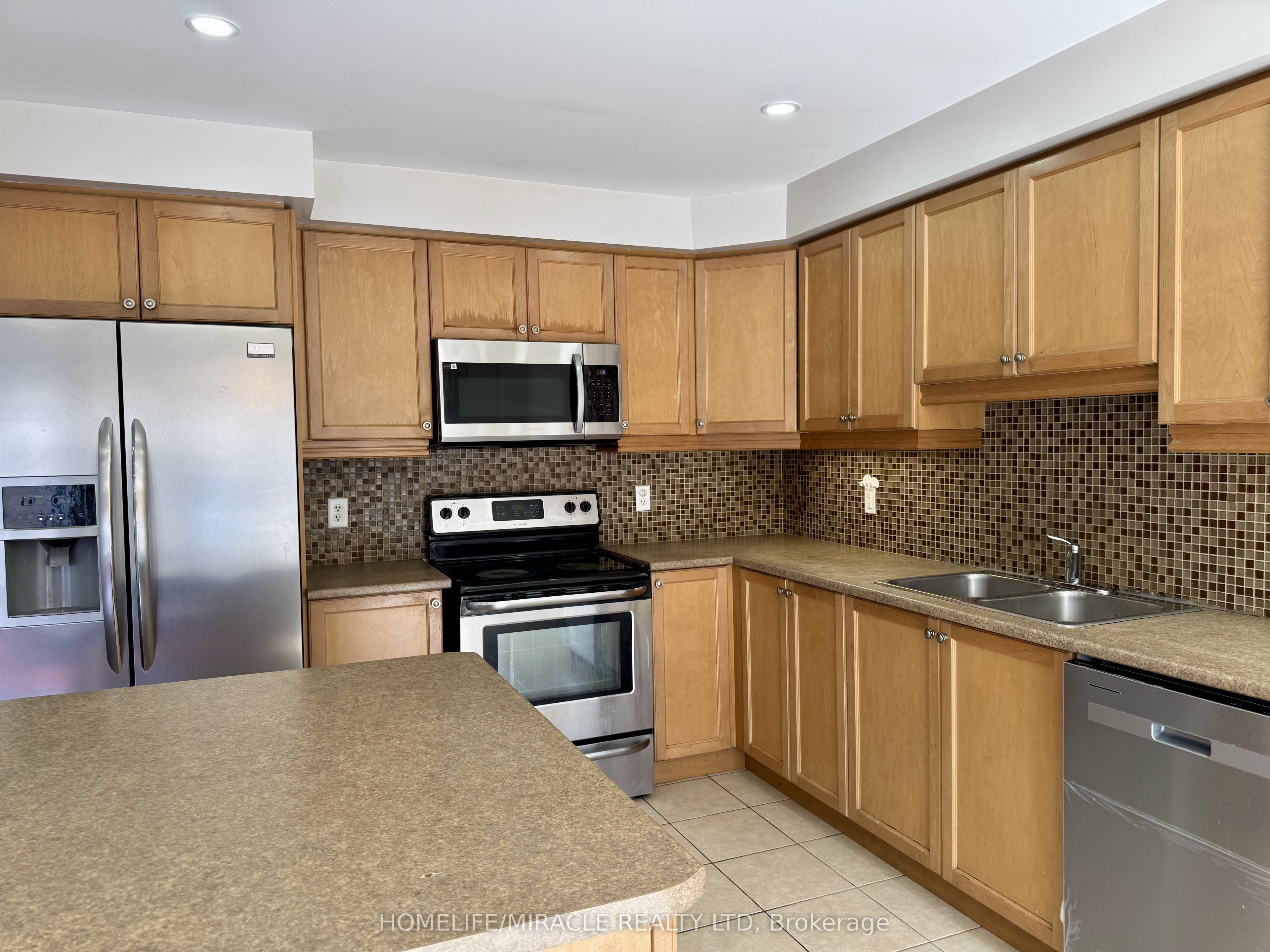 Main-29 Lathbury Street, Brampton, ON, L7A 0R6 photo 4