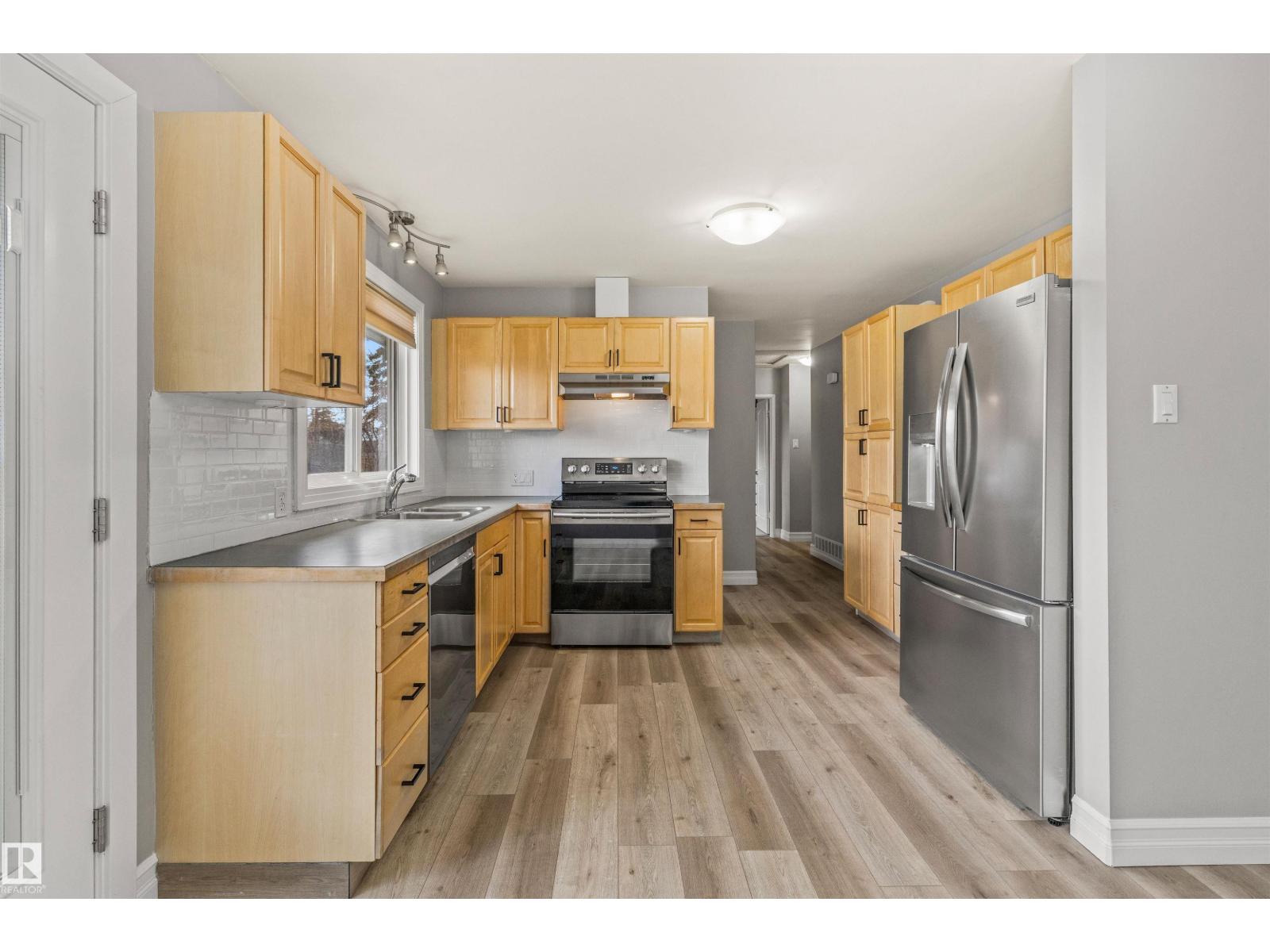 Additional image 6 of 7927 71 Avenue NW, Edmonton, AB, T6C0B1