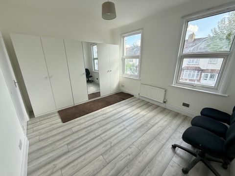 43 Lonsdale Avenue E6