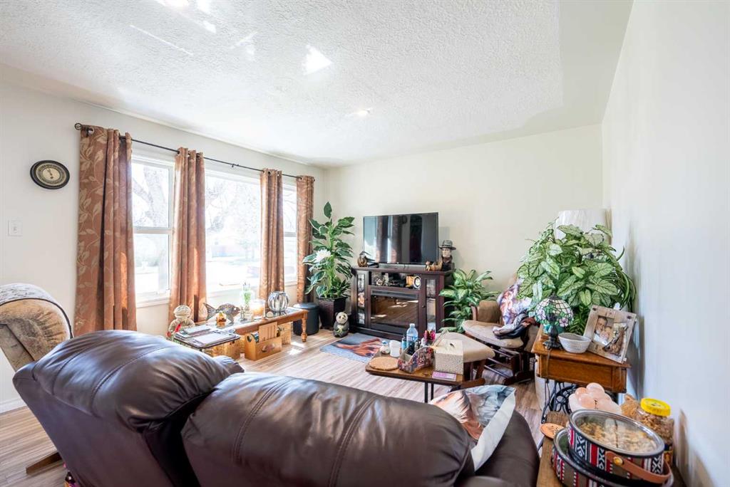 Additional image 2 of 734 4 Street S, Lethbridge, AB, T1J 2B1