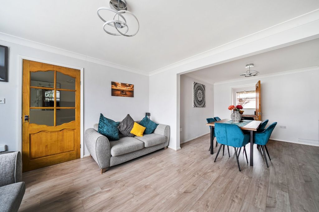 Additional image 12 of 3 bed semi-detached house for saleHurst Road, Near Burnham, Berkshire SL1