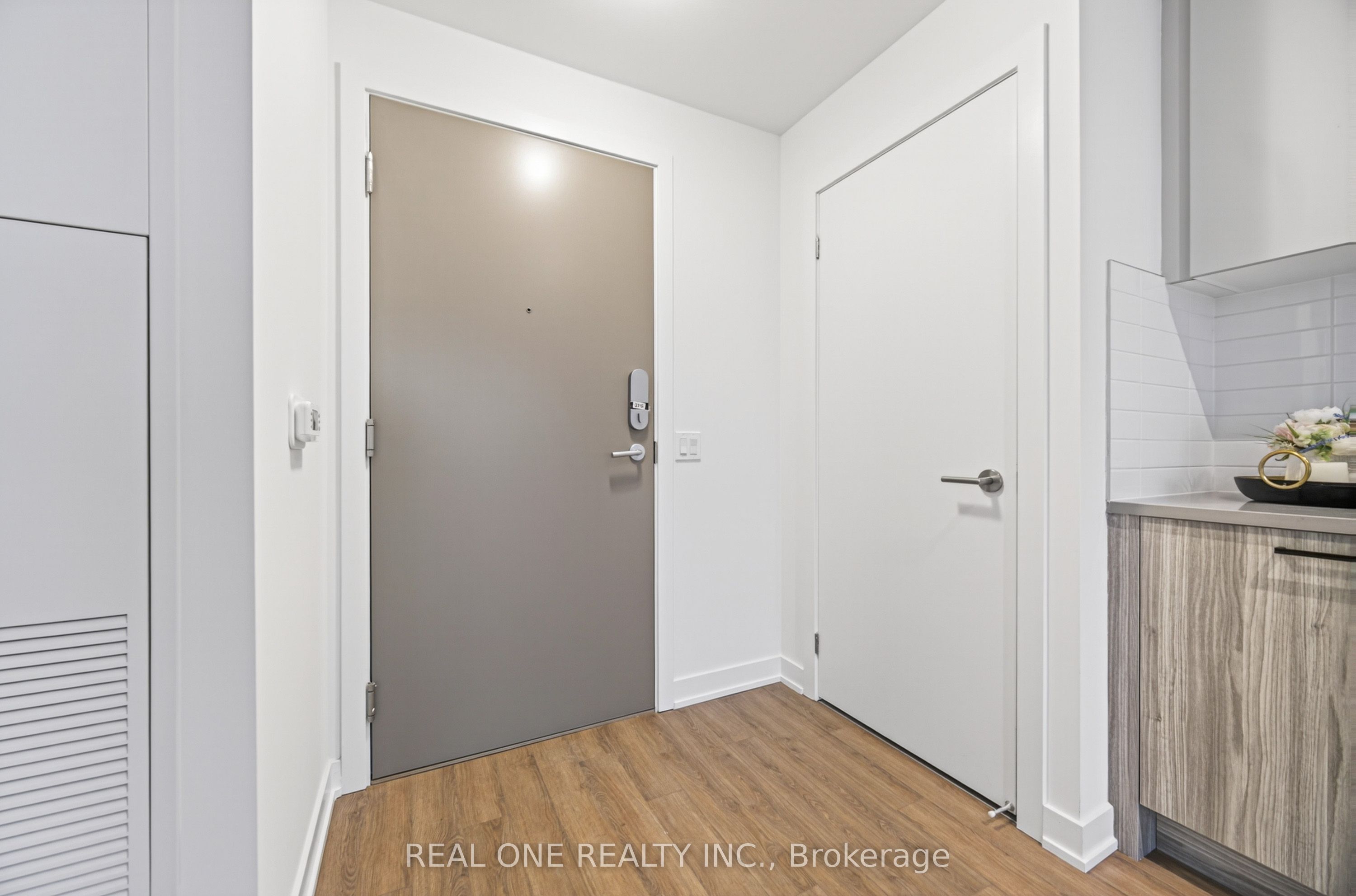 Additional image 4 of 2210-5 Quarrington Lane, Toronto, ON, M3C 0S5