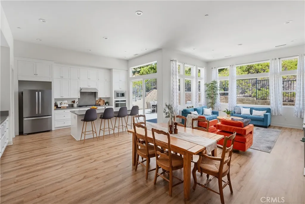 Additional image 4 of 19045 Martino Court, Saugus, CA 91350