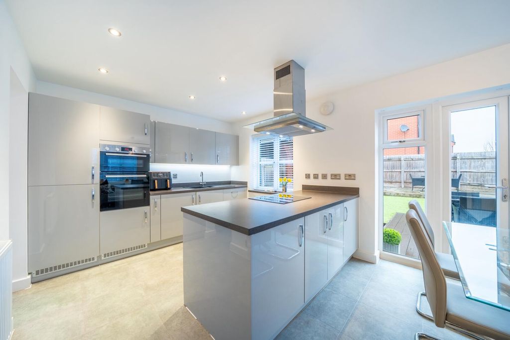 Additional image 2 of 4 bed detached house for saleAlbertine Gardens, Edwalton, Nottingham NG12