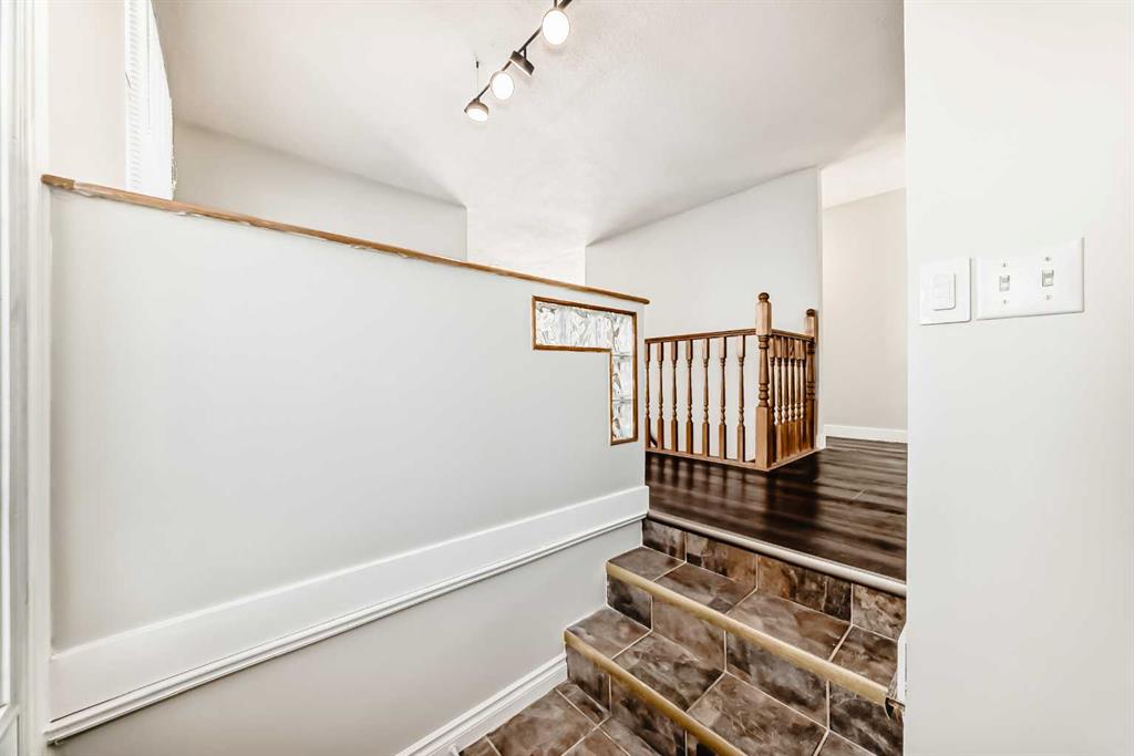 Additional image 4 of 2831 63 Avenue SW, Calgary, AB, T3E5J6