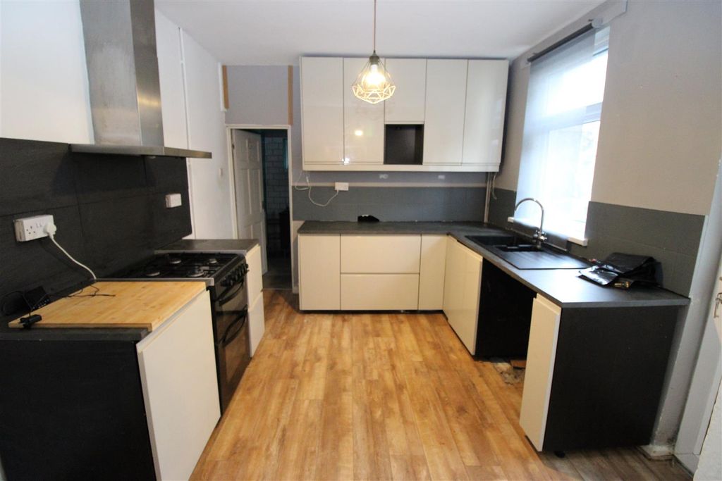 Additional image 2 of 3 bed terraced house to rentUsk Road, Bargoed CF81