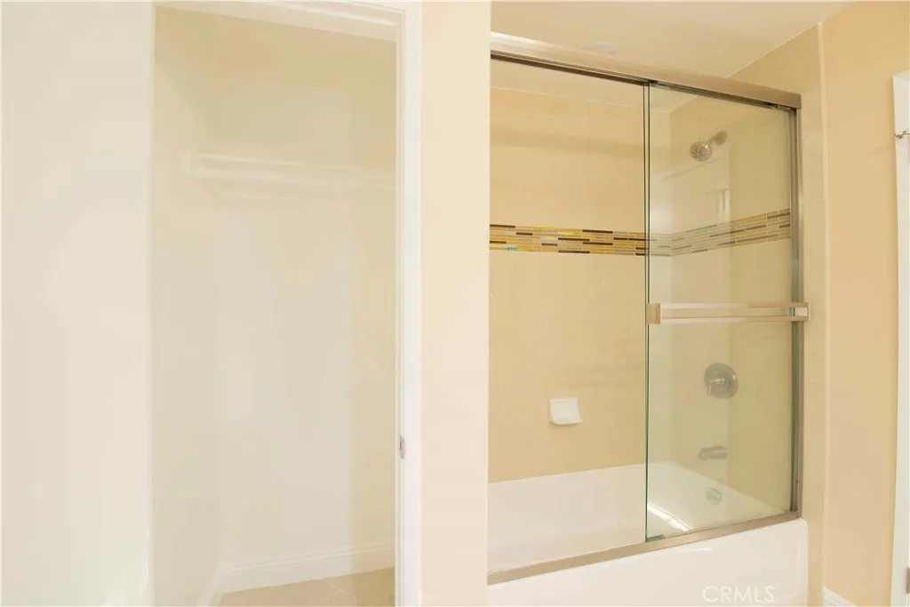 Additional image 103 of 22336 Saticoy St, Canoga Park, CA 91303