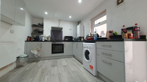 Emerald Street, Cardiff CF24, Room to rent