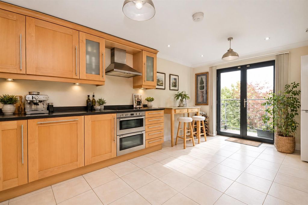 Additional image 2 of 2 bed flat to rentRouen Road, Norwich NR1
