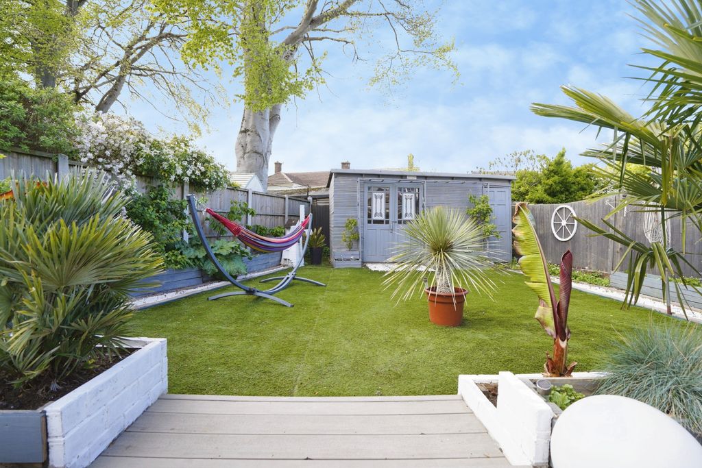 Additional image 28 of 4 bed semi-detached house for saleBeechwood Court, Dunstable LU6