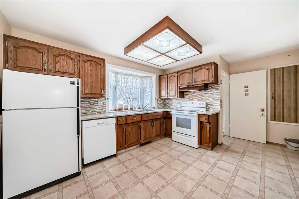Additional image 5 of 165 Marbrooke Circle NE, Calgary, AB, T2A 2W4