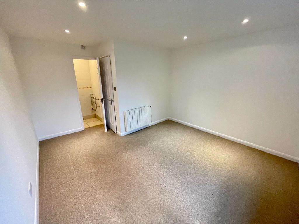 Additional image 5 of 3 bed flat to rentThe Wickets, Luton, Bedfordshire LU2