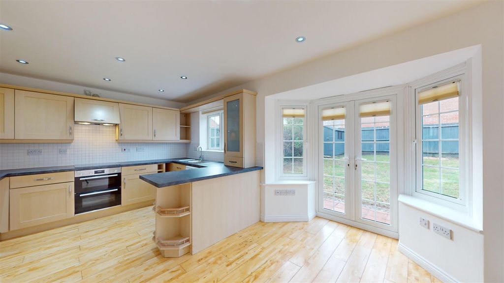 Additional image 3 of 4 bed detached house to rentHighgrove Gardens, Stamford PE9