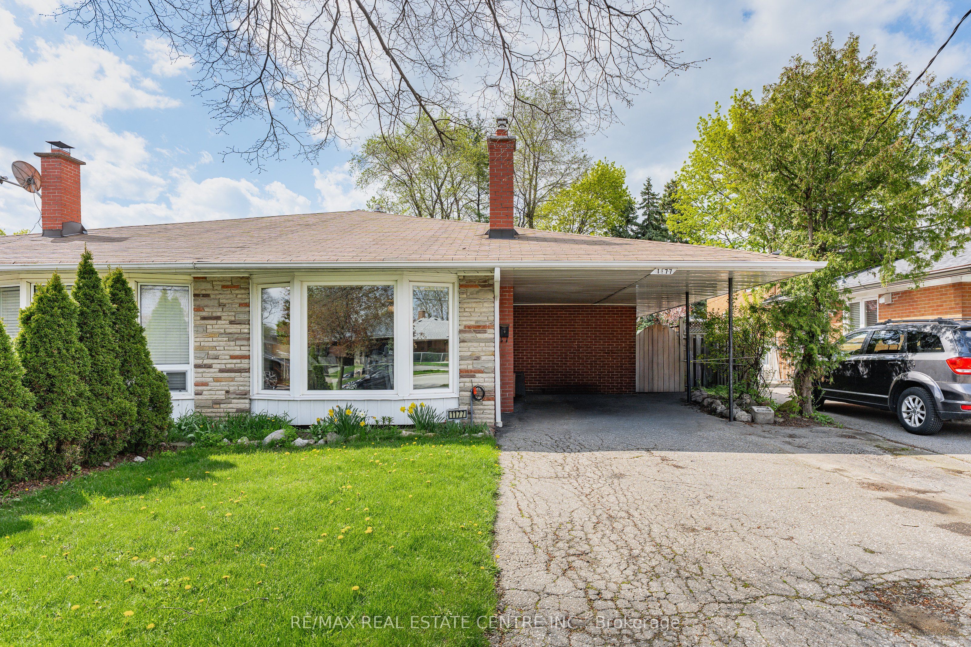 1177 Westerdam Road, Mississauga, ON, L4Y 2H3
