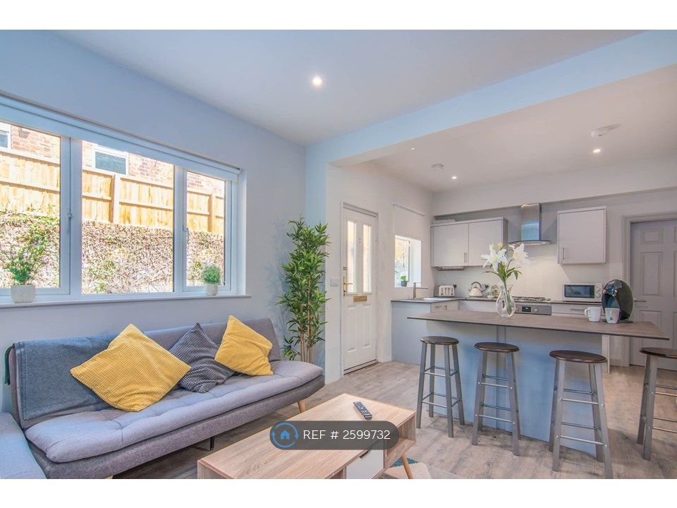 Additional image 10 of 3 bed flat to rentPriory Road, High Wycombe HP13