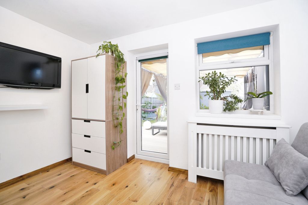 Additional image 11 of 4 bed semi-detached house for saleBeechwood Court, Dunstable LU6