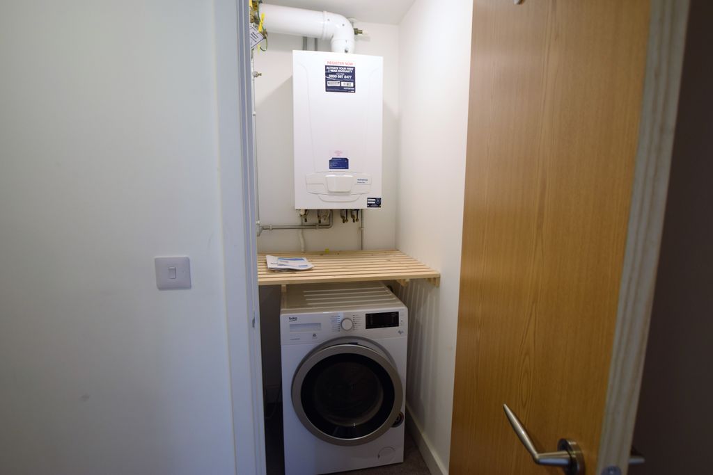 Additional image 9 of 2 bed flat to rentFirepool Crescent, Taunton, Somerset TA1