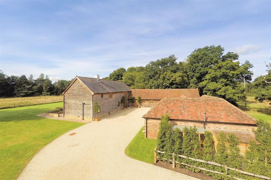 7 bed barn conversion to rentWoodbarn Farm, Brighton Road, Shermanbury, Horsham, West Sussex RH13