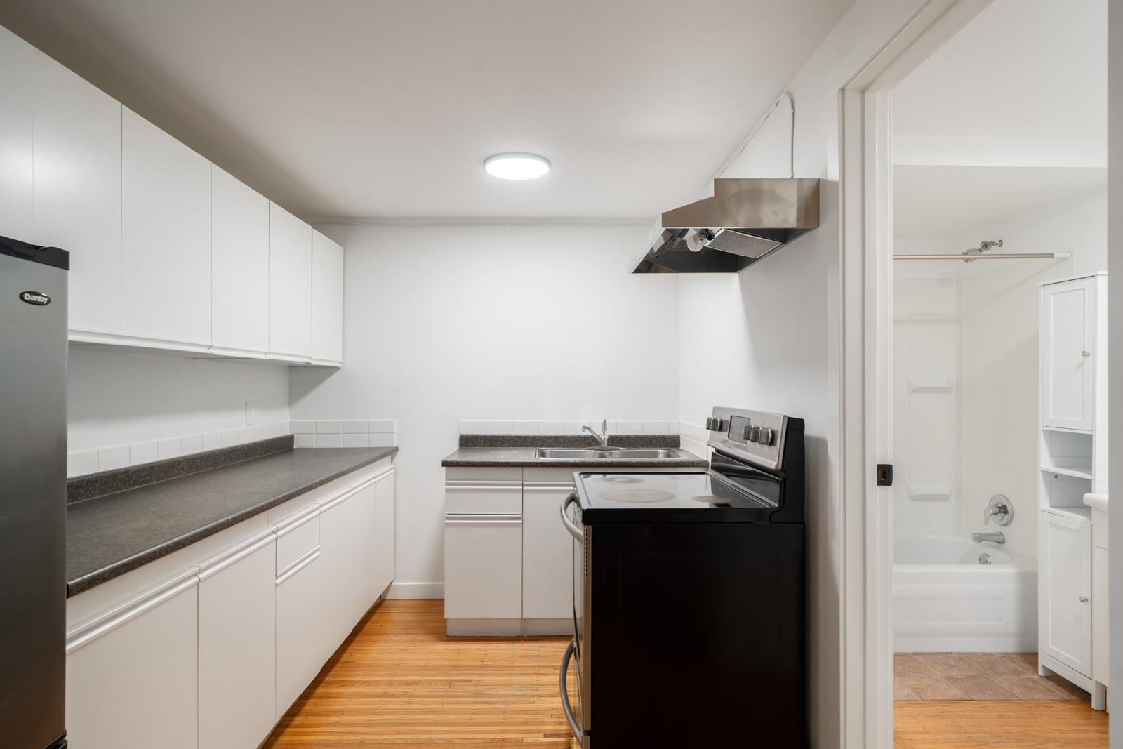 Additional image 3 of Basement #2-2596 Oak Street, Vancouver, BC, V6H 2K1