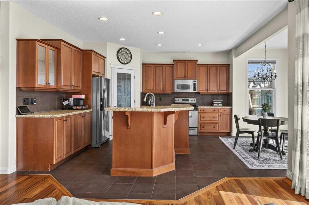 Additional image 3 of 311 Royal Oak Circle NW, Calgary, AB, T3G 5L9