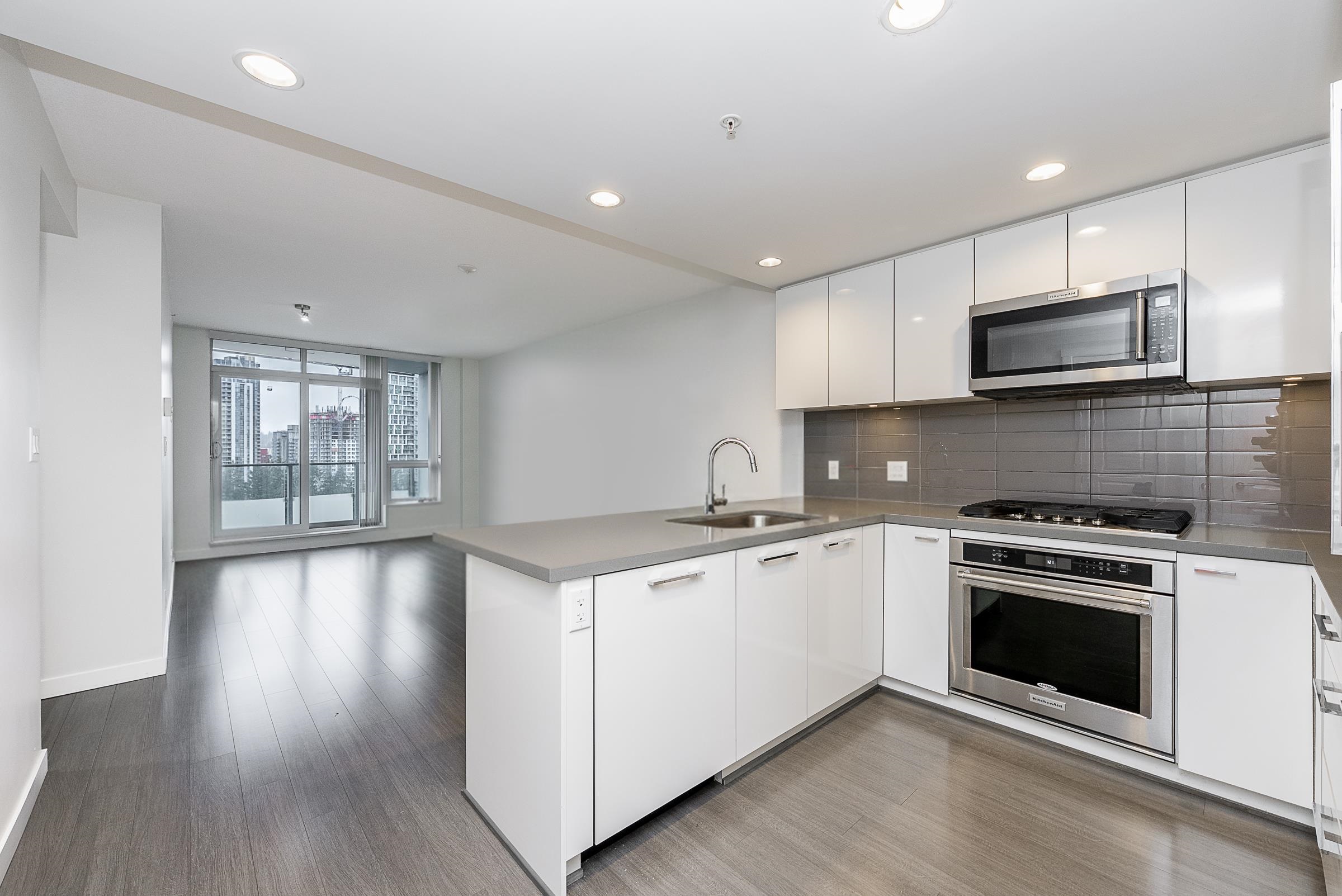 2207-3093 Windsor Gate, Coquitlam, BC, V3B 0N2