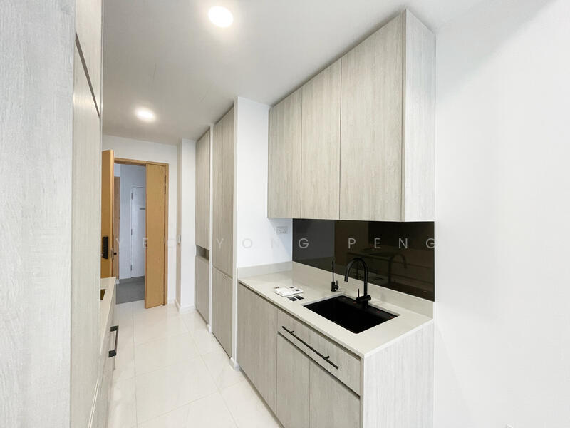 12 Amber Road photo 4