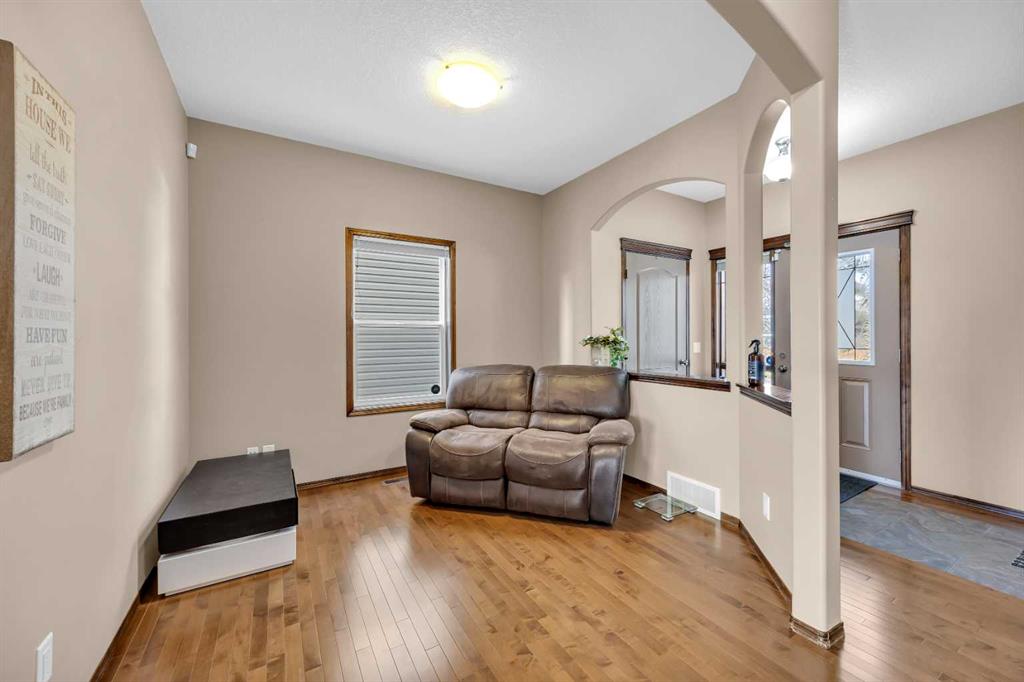Additional image 4 of 92 Everoak Close SW, Calgary, AB, T2Y0C3