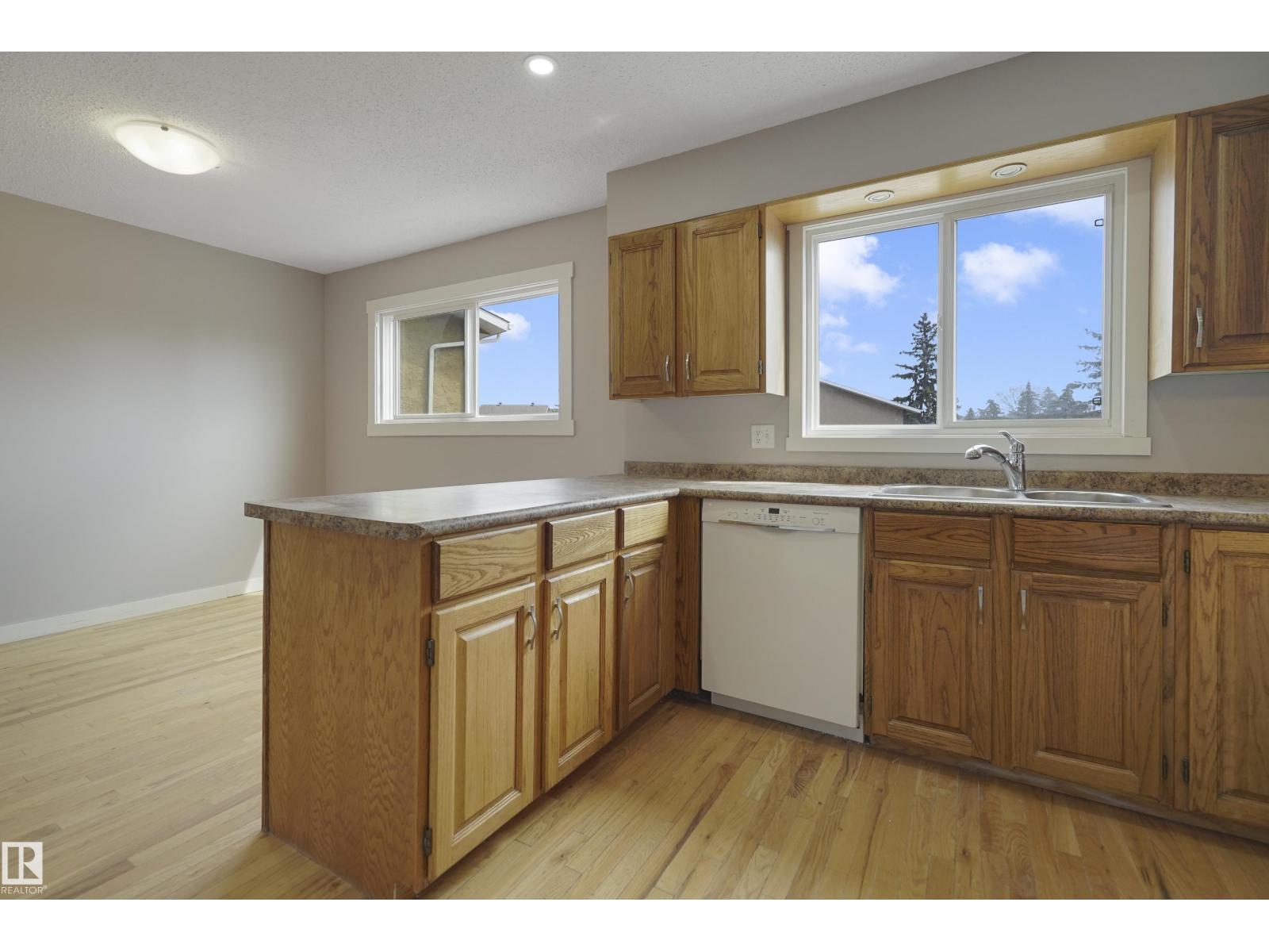 Additional image 4 of 10612 158 Avenue NW, Edmonton, AB, T5X4H5