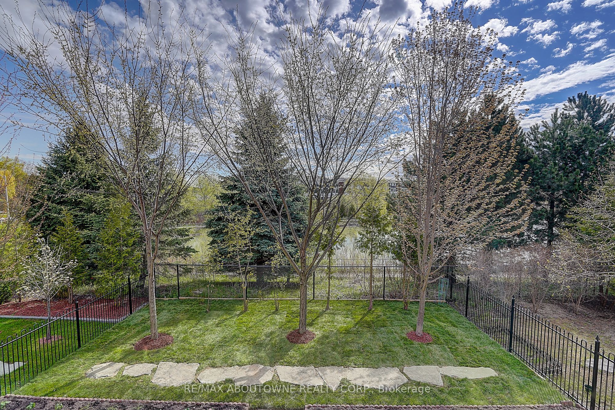 Additional image 2 of 16 Gracedale Drive, Richmond Hill, ON, L4C 0Y3