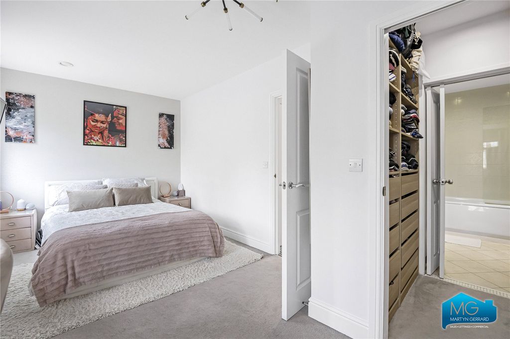 Additional image 12 of 4 bed semi-detached house to rentBunns Lane, Mill Hill, London NW7