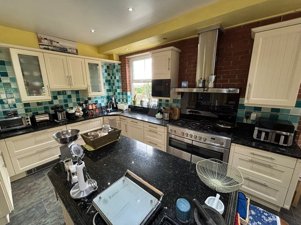 Additional image 7 of 4 bed detached house to rentCastle Road, Cottingham, East Yorkshire HU16