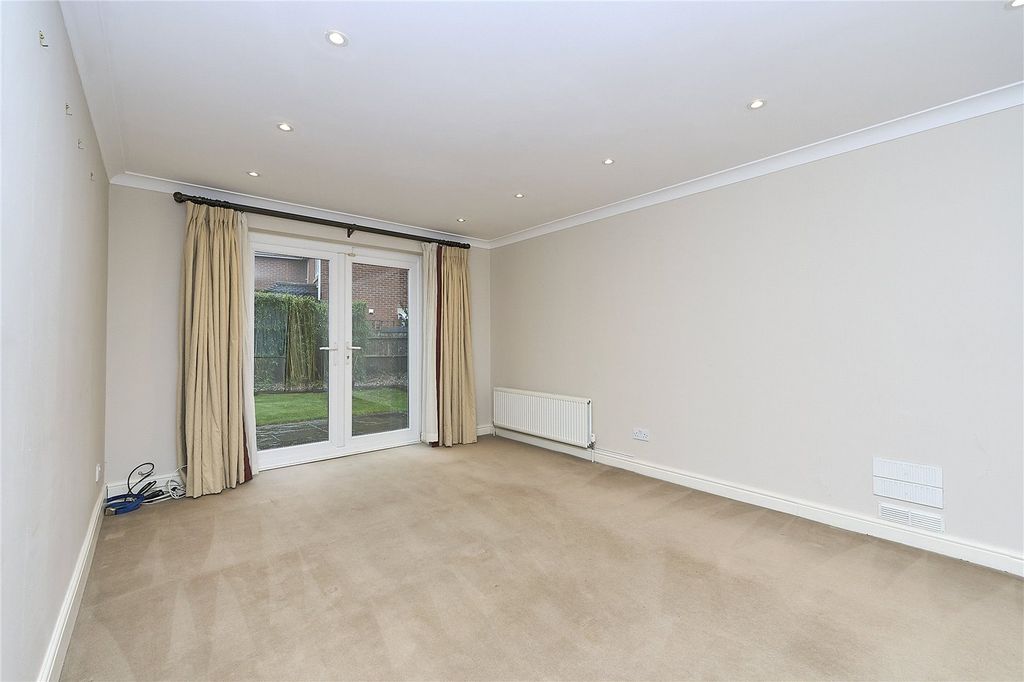 Additional image 9 of 4 bed detached house to rentSaint Andrews Gardens, Cobham, Surrey KT11