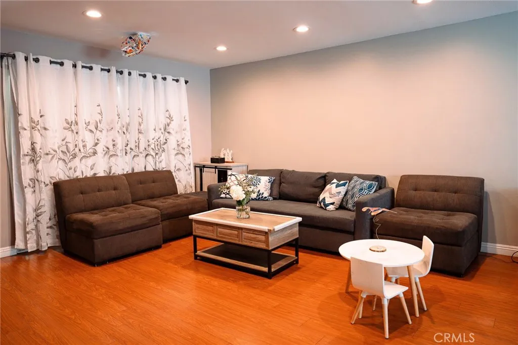 Additional image 3 of 9759 Via Roma, Burbank, CA 91504